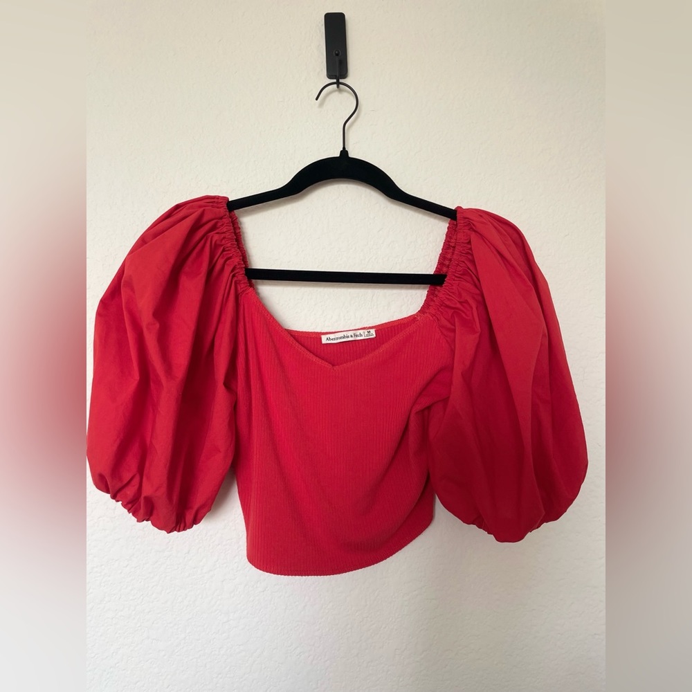 Abercrombie & Fitch Puffy Sleep Top